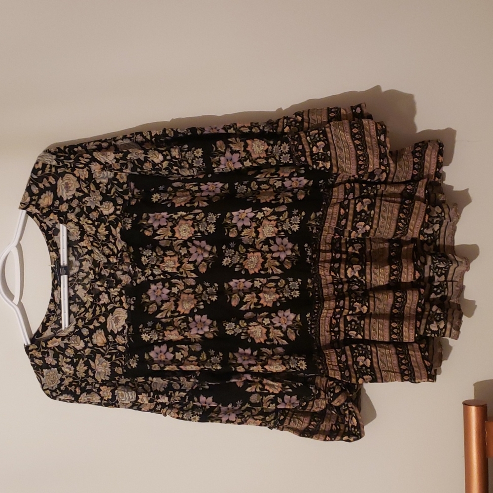 American Eagle outfitters long sleeve floral ruffle top size M
